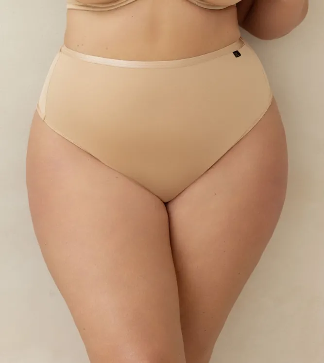 Polski Beżowe Stringi DOLCE Wysoki Stan