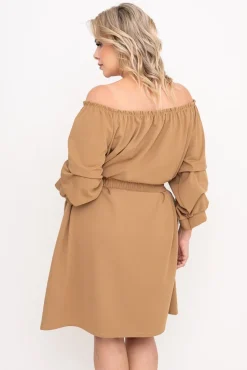 Włoski Camelowa Sukienka z paskiem VOUGI