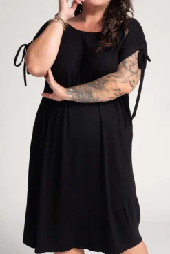 Polski Czarna Sukienka z marszczonymi rękawami PIRESA