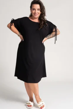 Polski Czarna Sukienka z marszczonymi rękawami PIRESA