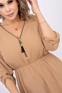 Włoski Jasnobrązowa Sukienka z rozsuwanym dekoltem VERSINA