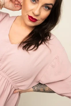 Polski Pudroworóżowa Sukienka AMOROSA